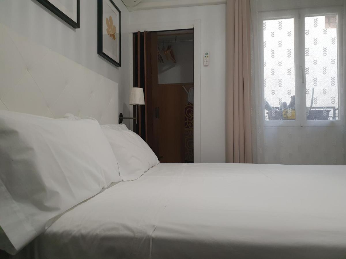 Apartment Meson de Paredes Madrid Exterior foto